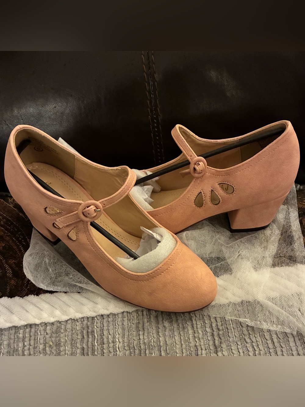 New chase and Chloe Women’s Peach Mary Jane Block Heel pumps size 6